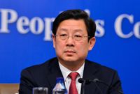 人社部确认公务员将调工资 专家称涨两三成为宜